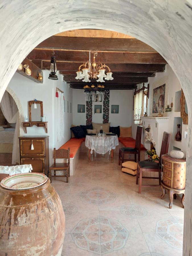 Lakena Traditional House Menetaí Buitenkant foto